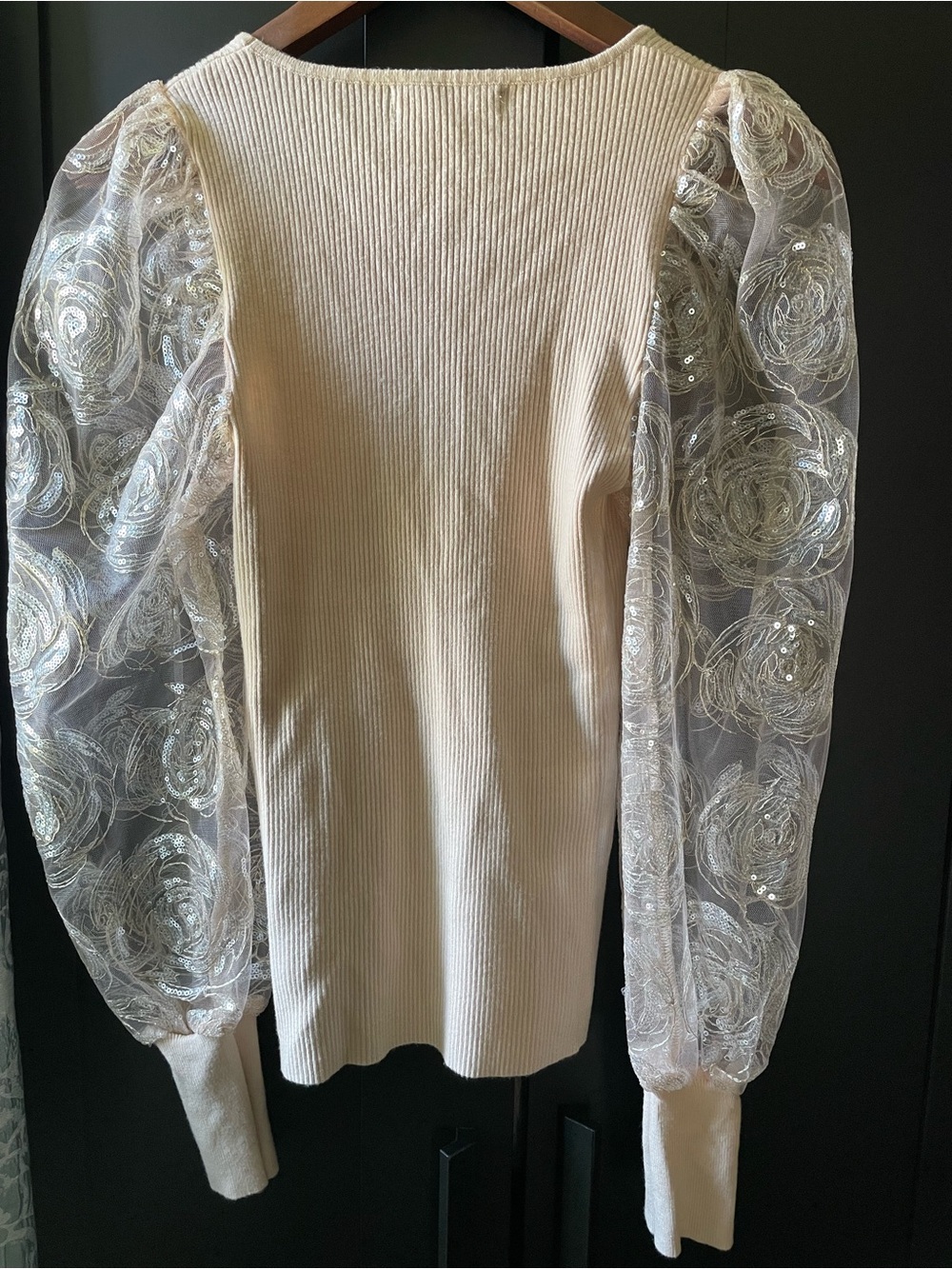 Viscose peach knit top w/ SHOW STOPPING sequined puff-sleeves. Size Med - Picture 4 of 6